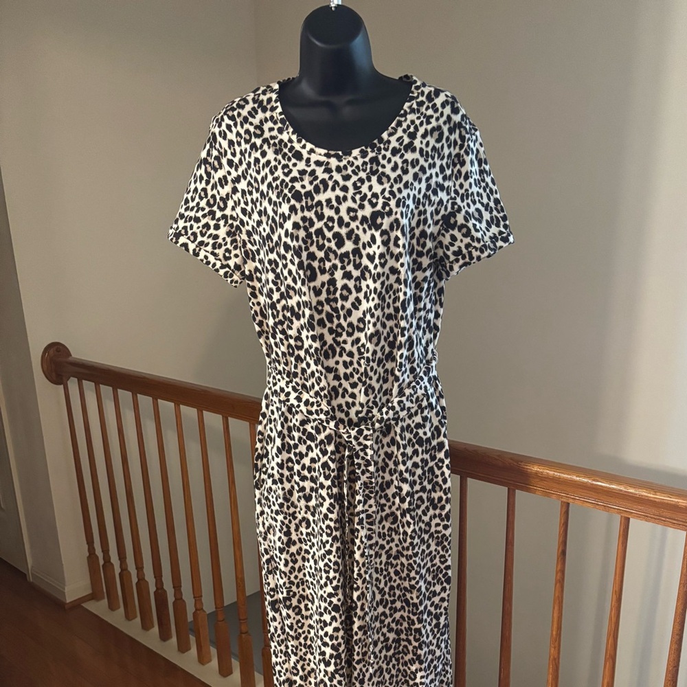 Trendy print long Old Navy dress size large.
